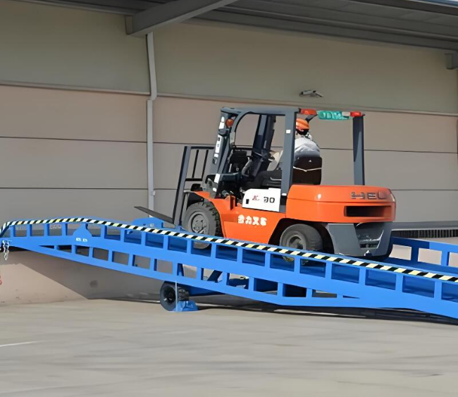 拜城移动式卸货平台（叉车用）